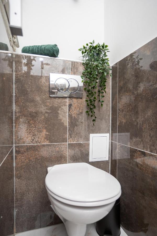 Green Goblin Apartment With Free Private Parking Budapest Ngoại thất bức ảnh