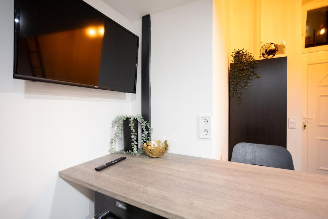Green Goblin Apartment With Free Private Parking Budapest Ngoại thất bức ảnh
